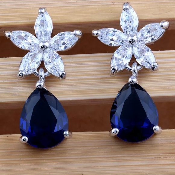 Jewelry - Cute Silver Flower TearDrop Blue Diamond Earrings